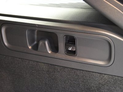 2025 Mercedes-BENZ C-CLASS — миниатюра 65