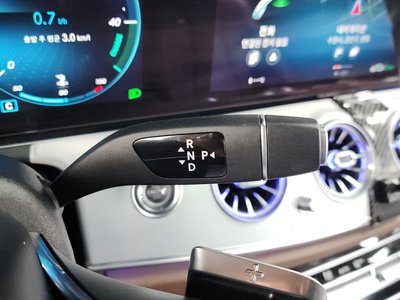 MERCEDES-BENZ E-CLASS - 9