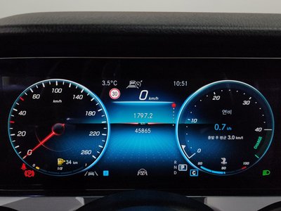 MERCEDES-BENZ E-CLASS - 8