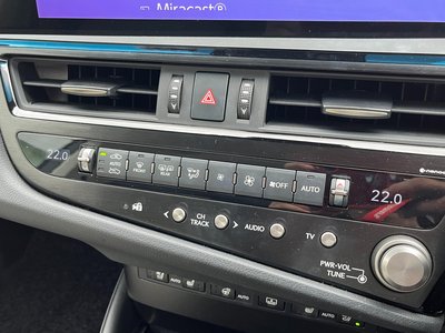 صورة مصغرة 17 لـ 2023 Lexus ES