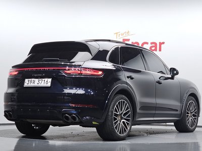 2019 Porsche CAYENNE 照片 3