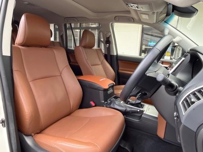 TOYOTA LAND CRUISER PRADO - 8