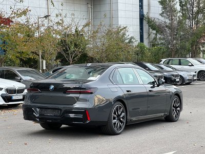 BMW I7 - 4