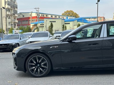 BMW I7 - 6