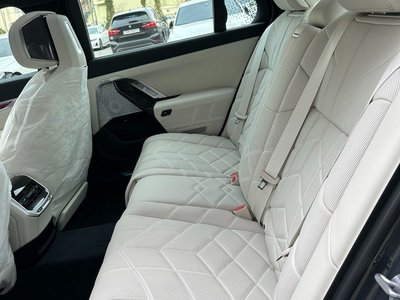 BMW I7 - 7