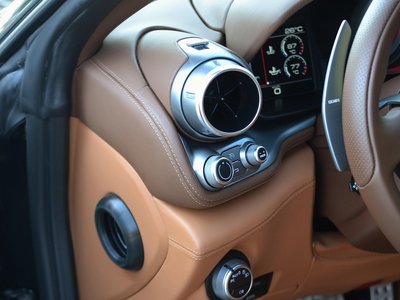 2019 Ferrari GTC4 LUSSO — миниатюра 24
