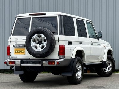 TOYOTA LAND CRUISER 70 - 4