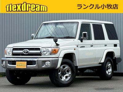 TOYOTA LAND CRUISER 70 - 1