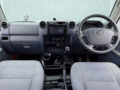 TOYOTA LAND CRUISER 70 - 3