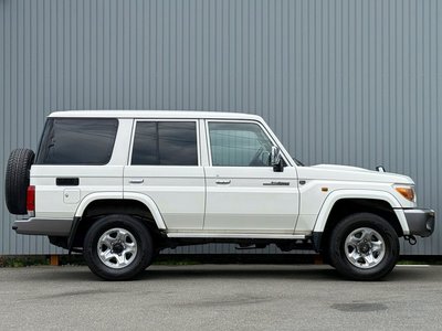 TOYOTA LAND CRUISER 70 - 7