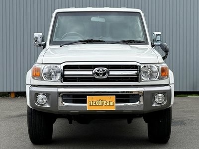 TOYOTA LAND CRUISER 70 - 5