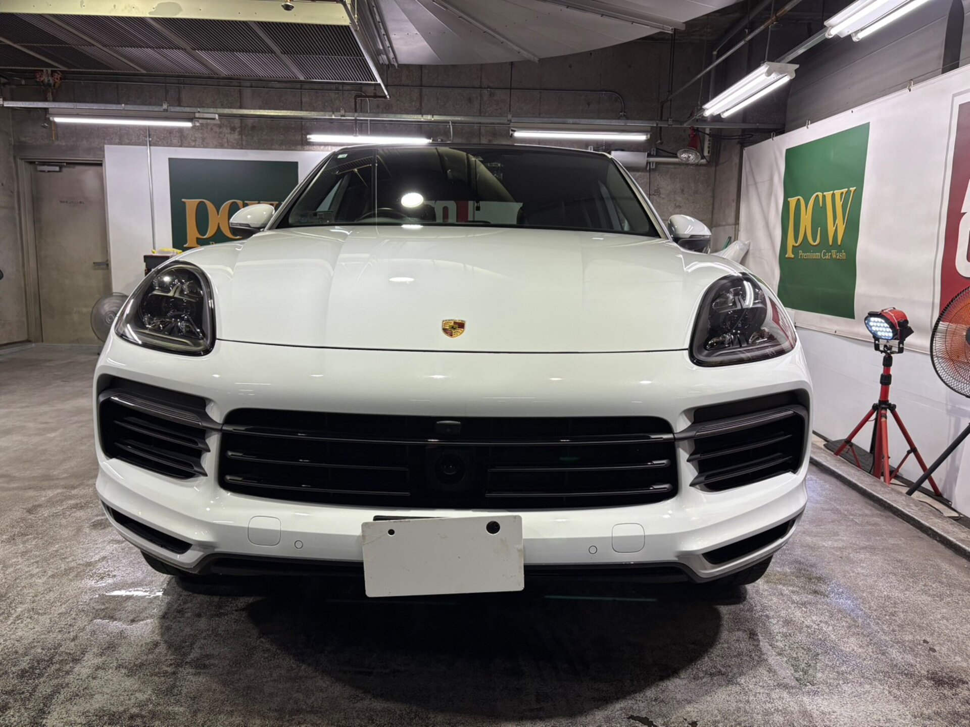 PORSCHE CAYENNE - View 1