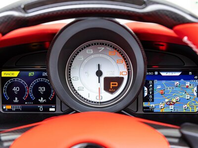 FERRARI F8 SPIDER 2021 thumbnail 10