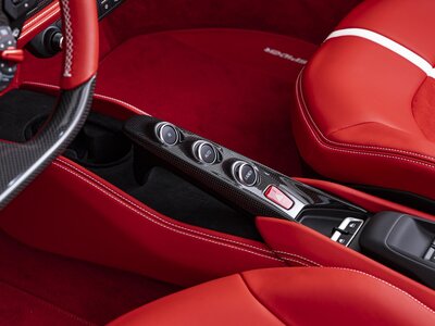 FERRARI F8 SPIDER 2021 thumbnail 13