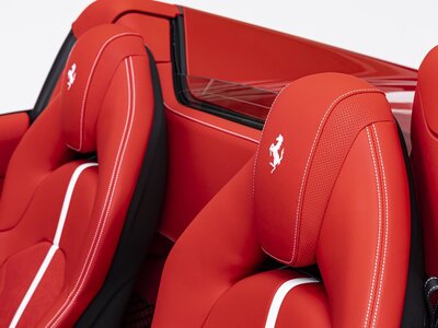 FERRARI F8 SPIDER 2021 thumbnail 4