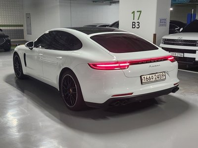 PORSCHE PANAMERA - 4
