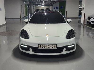 PORSCHE PANAMERA - 3