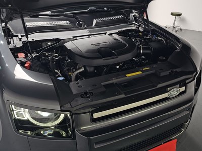 LAND ROVER DEFENDER - 7