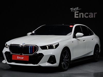 2024 BMW 5 SERIES photo 1
