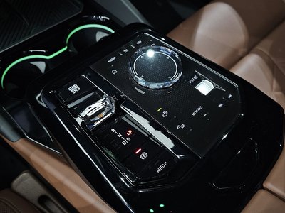 2024 BMW 5 SERIES photo 9
