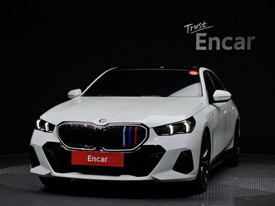 2024 BMW 5 SERIES photo 2