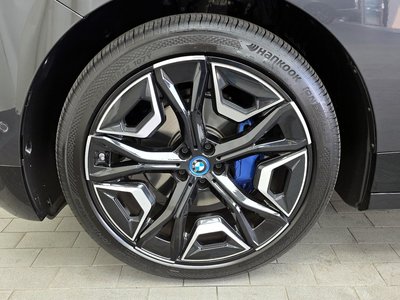 BMW IX - 6