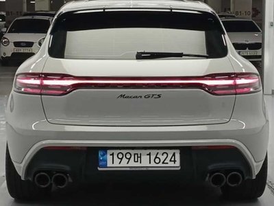 PORSCHE MACAN - 3