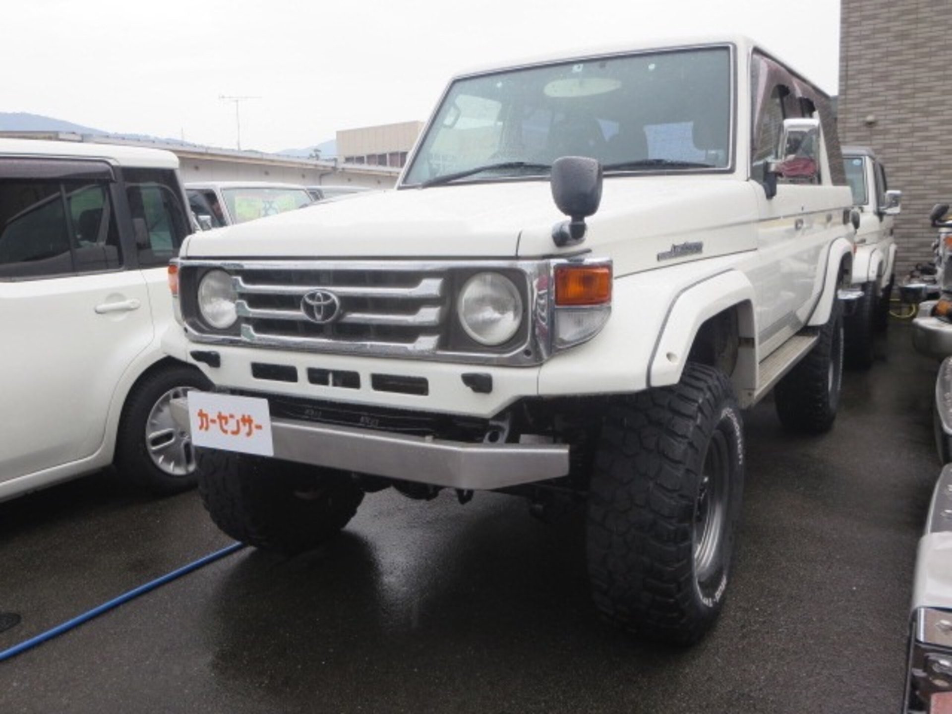 TOYOTA LAND CRUISER 70 - View 1