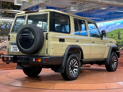 2025 Toyota LAND CRUISER 70 — миниатюра 17