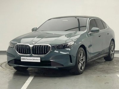 BMW 5 SERIES - 1
