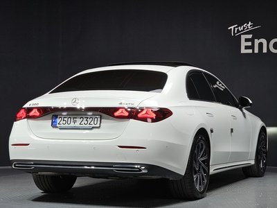 MERCEDES-BENZ E-CLASS - 4