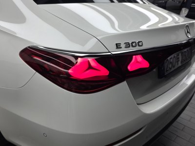 MERCEDES-BENZ E-CLASS - 10