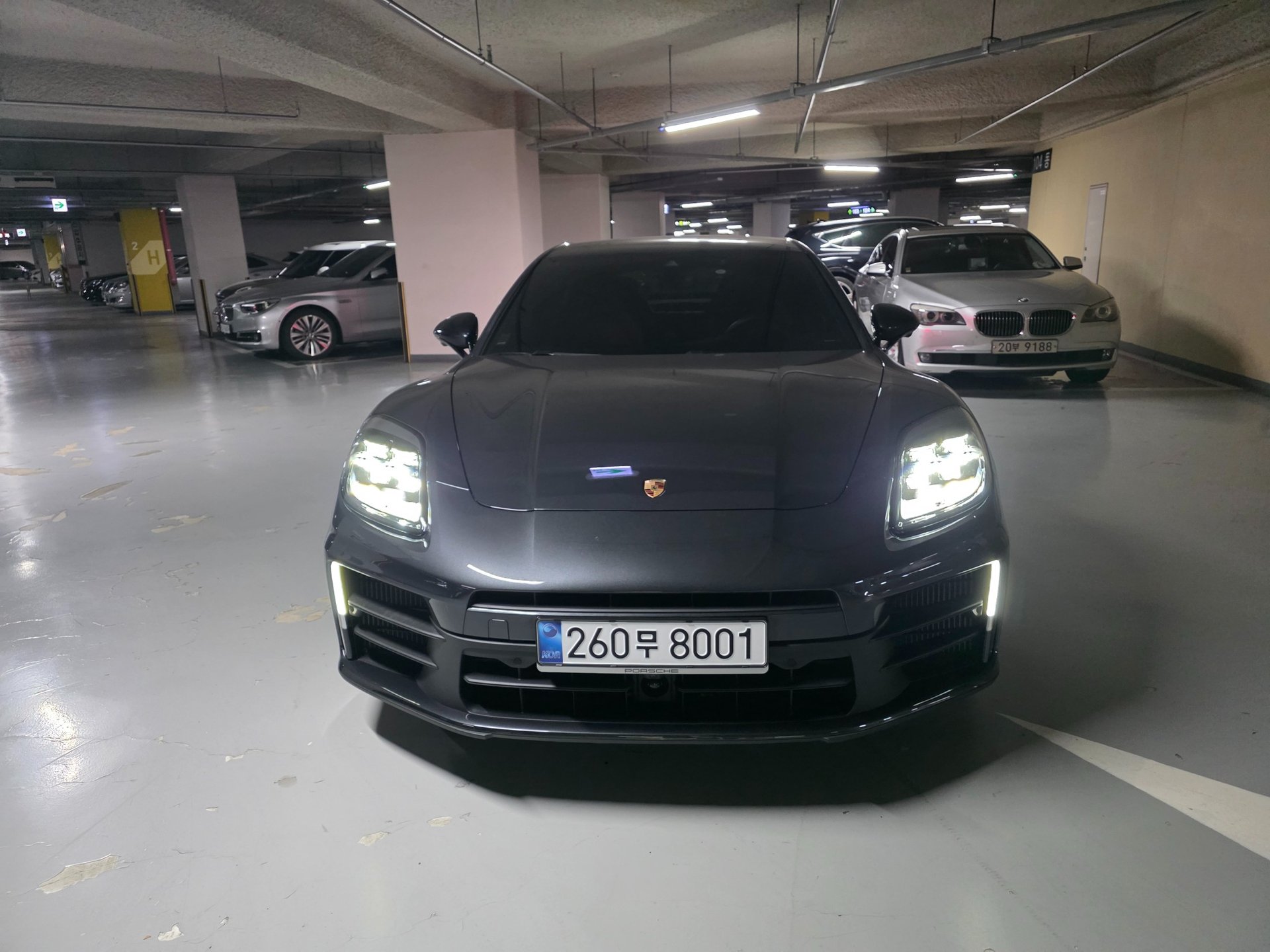 PORSCHE PANAMERA - View 1