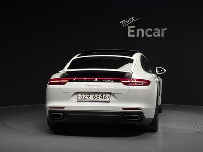 PORSCHE PANAMERA - 4