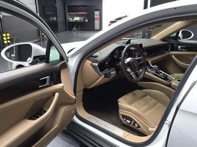 PORSCHE PANAMERA - 10