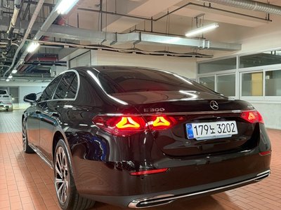 MERCEDES-BENZ E-CLASS - 4