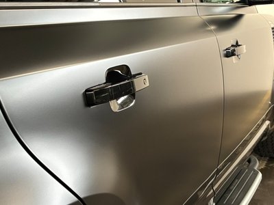 LAND ROVER DEFENDER - 10