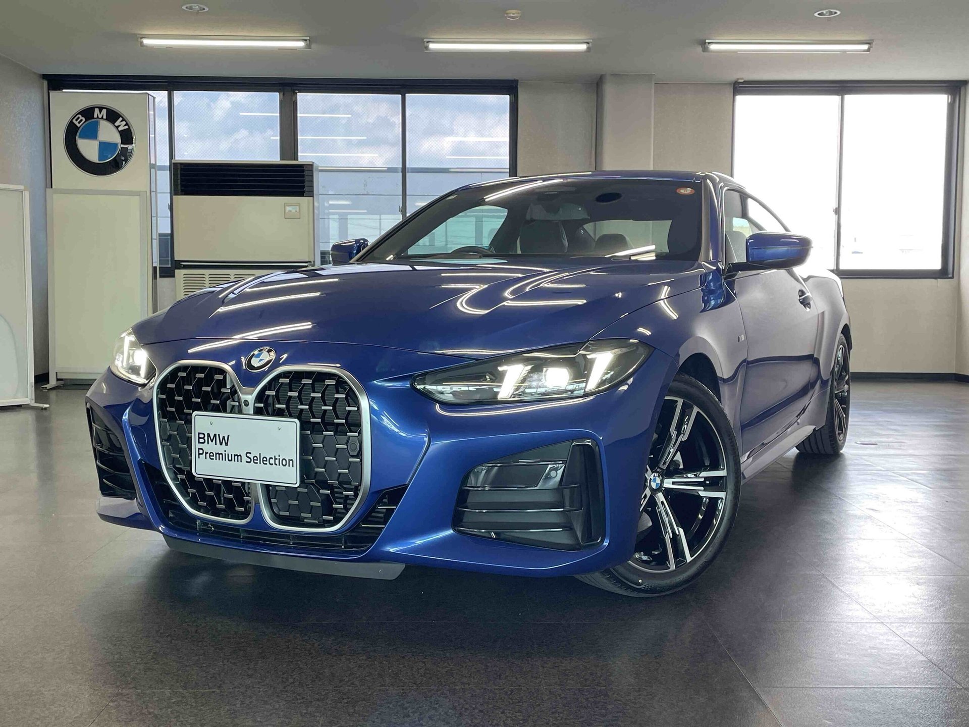 BMW 4 SERIES COUPE - View 1