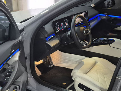 2025 BMW 5 SERIES thumbnail 14