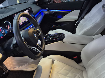 2025 BMW 5 SERIES thumbnail 18
