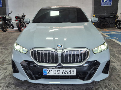 صورة 1 لـ 2025 BMW 5 SERIES