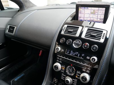 2011 Aston Martin V8 — миниатюра 16