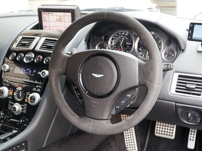 2011 Aston Martin V8 — миниатюра 15