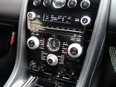 2011 Aston Martin V8 — миниатюра 21