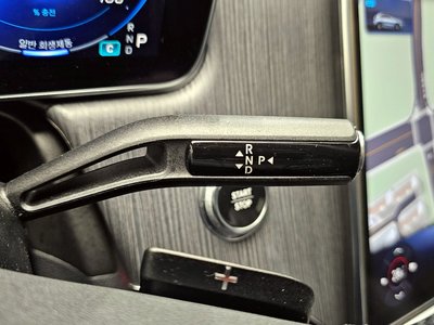 MERCEDES-BENZ EQE - 9