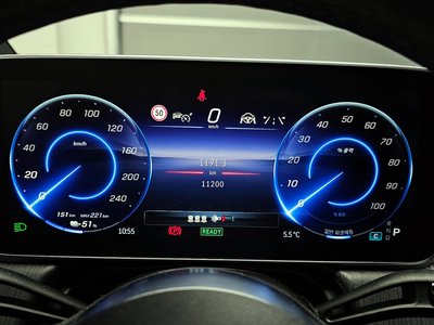 MERCEDES-BENZ EQE - 8