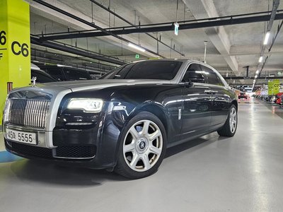 ROLLS-ROYCE GHOST