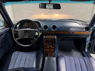 1982 Mercedes-BENZ MEDIUM-CLASS 照片 13