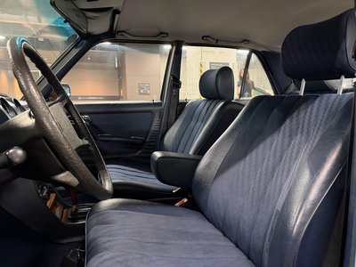1982 Mercedes-BENZ MEDIUM-CLASS 照片 28