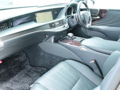 LEXUS LS - 7